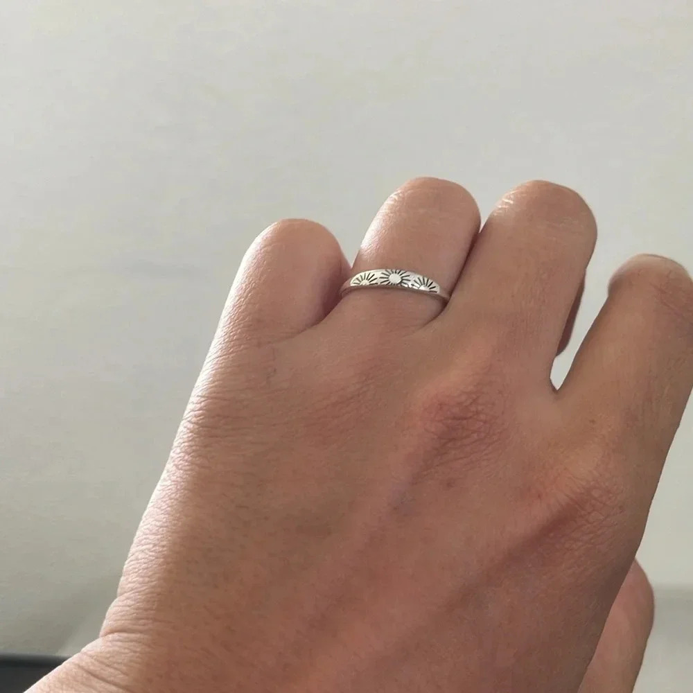 925 Sterling Silver Dainty Sunrise Band Ring - Picture 5 of 10